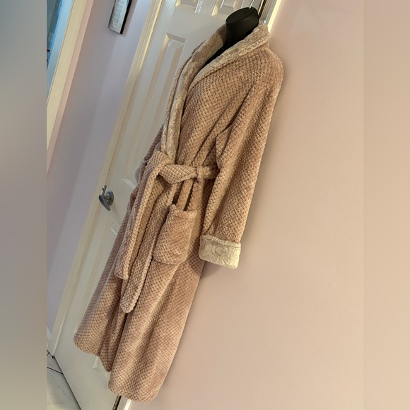 NWOT Carole Hochman women's textured pink plush wrap long robe, Size S - Picture 4 of 16